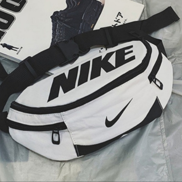 Unisex Nike Fannypack - Picture 2 of 7